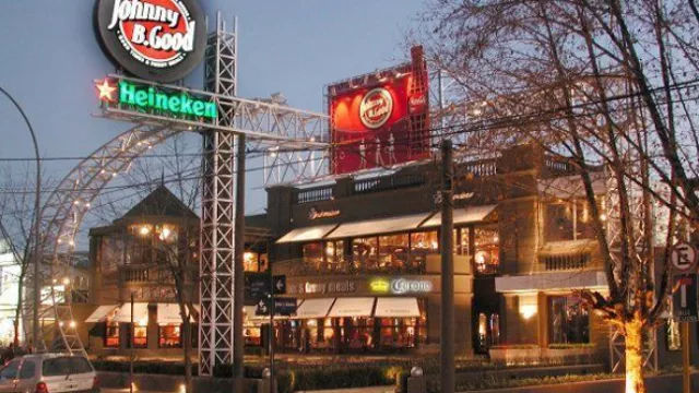 Johnny B. Good aprendió a hablar guaraní (en AR, abre en San Juan, Neuquén y La Plata)