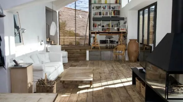 Los colores se relacionan con la naturaleza utilizándose objetos para exterior en el interior logrando una perfecta armonía.