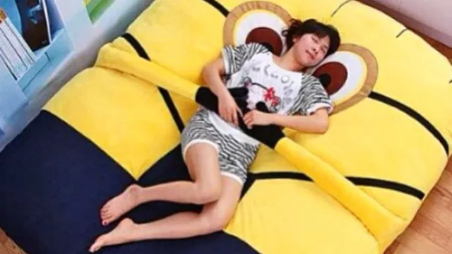 Un colchón abrazable con la figura de los Minions.