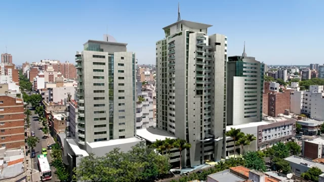 Otro elefante blanco sale a licitación: la última torre inconclusa de Center Euromayor (qué pasa con Antigua Cervecería)