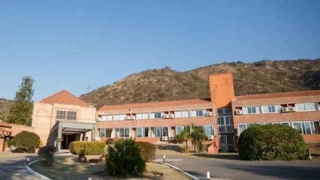 Con 50 habitaciones completamente reconstruidas, Pinares del Cerro en Carlos Paz, proyecta una temporada al 100% de ocupación (y obtuvieron certificación Oro en “Hoteles más verdes”)