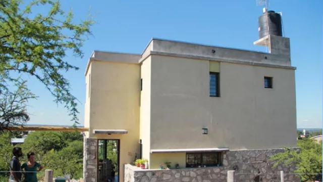 La propiedad posee dos plantas.