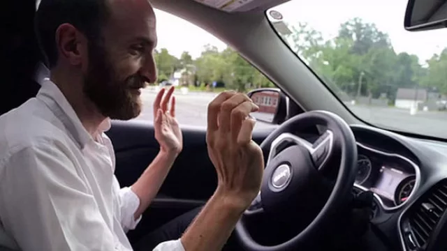 InfoAutos: luz amarilla por el hackean el sistema Uconnect de Fiat Chrysler