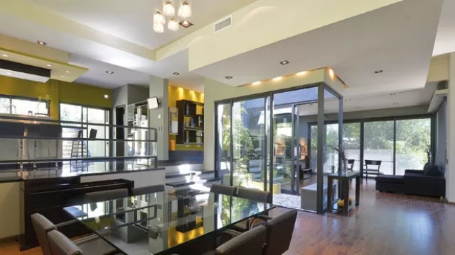 Cuatro "escalones" separan los ambiente.