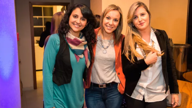 Pierna de rubias… ah, pará, Marian no es rubia.  Pero sí Laura Cornejo de 384 Group y Eliana Ross.