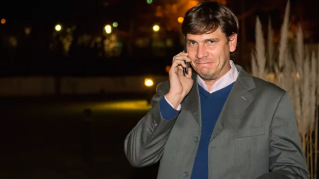 Te atiendo un ratín que estoy en un evento dice Alejandro Roca, del Iarse, también convocado para Lo Que Viene - El Reencuentro.