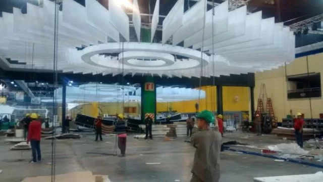 Cada año se recupera más material en el descarte del Salón del Automóvil