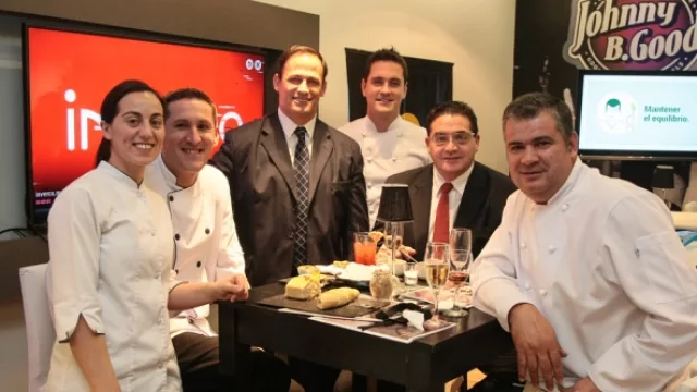 Listos para salir a la cancha: el equipo de Bistró del Poeta se escapó un rato para acompañarnos en el evento. ¡Gracias!