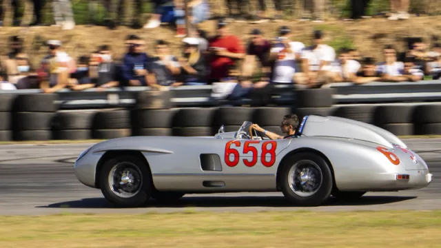 El Mercedes 250 SLK réplica del que supo usar Fangio.
Foto: Giuliano Zamboni (@giulizamboni)