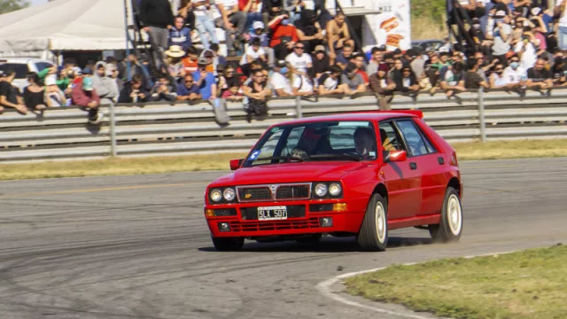 Una generación a bordo del mítico Lancia Delta. Foto: Giuliano Zamboni (@giulizamboni)