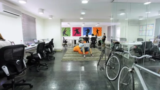 Los usuarios disfrutan de trabajar en ambientes ludicos y relajados permitiendo una constante interaccion del equipo de trabajo