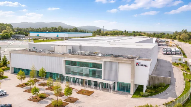 Adapta Capital, a través de su participada IRMARFER, redobla su apuesta por el sector de las estructuras modulares y espacios efímeros e invierte en MAC Group