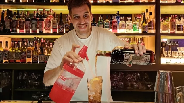 Matías Dana, el rosarino que hizo del vermut un estilo de vida, presenta "La Ruta del Vermut en Rosario"