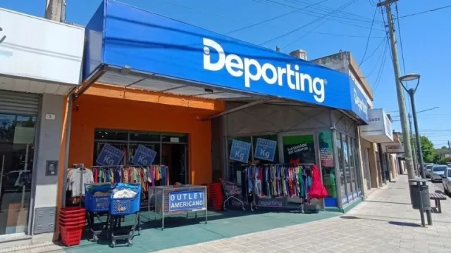 Deporting: acá la ropa se pesa y se lleva por kilo (desde $ 15.000 y con "joyitas" de marca)