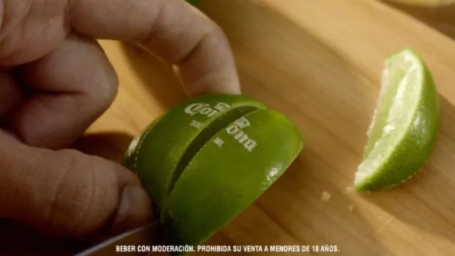 Corona quiere perfeccionar el ritual más icónico de la marca y presenta Lime Guides (con más de 25.000 limas en tiendas icónicas)
