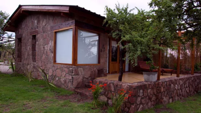 Las suites tienen un diseño cálido y rústico.