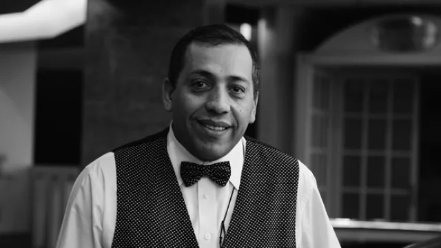 Rolando Juárez, mozo.