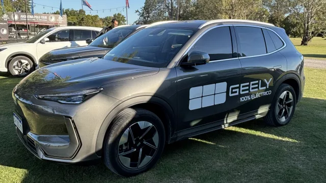 Geely consolida su presencia: suma concesionario con CityDrive y amplía su oferta (no producirá en Santa Isabel)