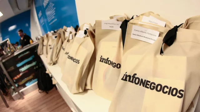 Cada uno de los invitados se llevó su portaretrato con las fotos by Álvaro Corral.