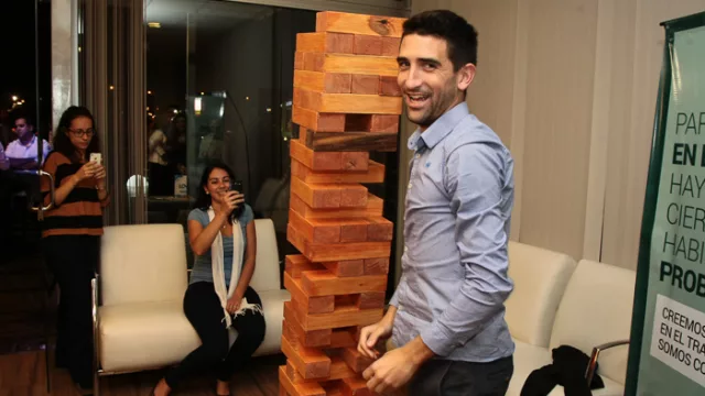 El yenga gigante de la UES 21, una de las opciones para distenderse.