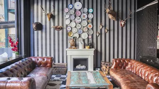 Distintos estilos de muebles conviven bajo un mismo techo.