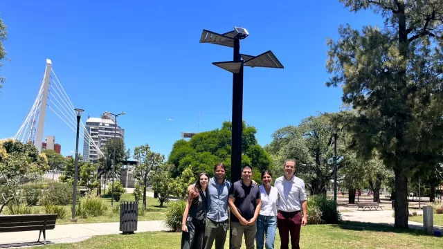 El Parque Las Heras-Elisa ya tiene un “árbol” que respira datos (Ecosen, el proyecto que mide la calidad del aire en tiempo real)