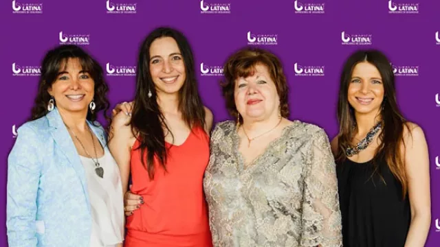 Lic. Natalia Heyd Murad, Bárbara Heyd Murad, Irene Murad de Heyd y Lic. Milagros Heyd Murad en la Fiesta Fin del Año de la empresa Grafica Latina SRL. (De izquierda a derecha).