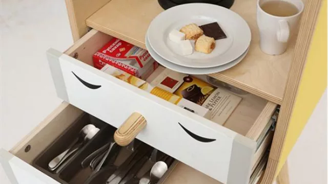 ...y una cajonera para organizar mejor los elementos.