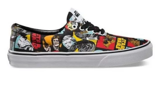 Unas zapatillas con los personajes históricos de la saga a $ 1.440.