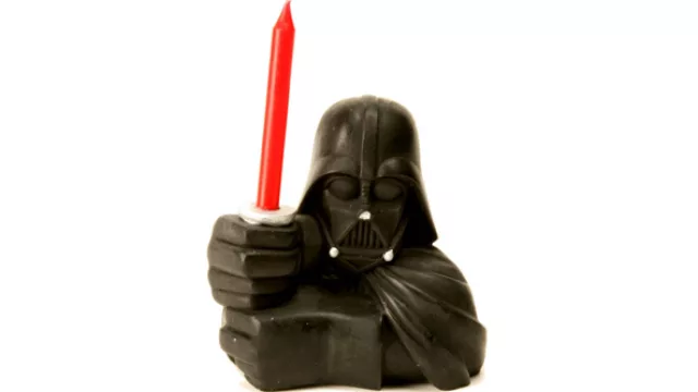 Una vela de cumpleaños ideal para todo fanático de Star Wars.