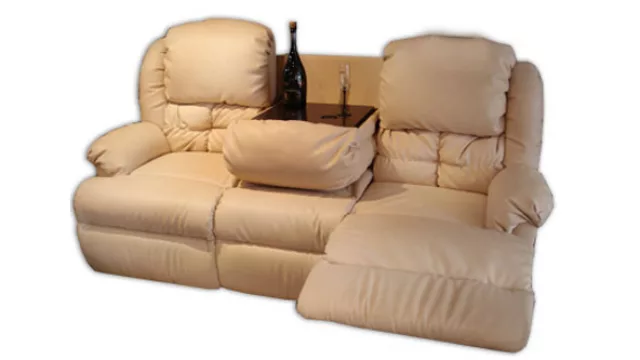 Sillón con mesa incluida que se convierte de tres a dos cuerpos.