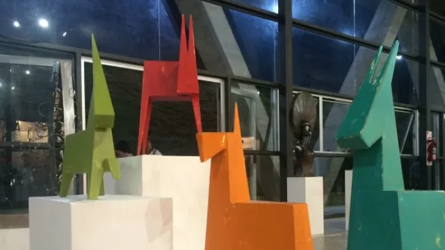 ¿Quién dijo que a los chicos no les gusta el arte? Unos unicornios de Mariano Castañeda a $ 3.500.