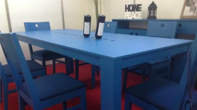 Una fiesta debajo de la mesa