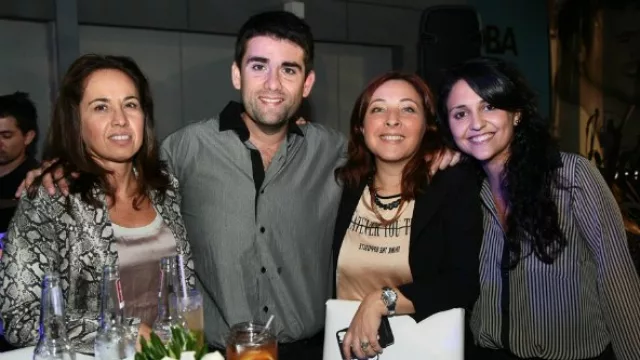 Amigos: Eugenia Zalazar (MET), junto Ignacio Etchepare, Marcela Caballero y Marian Russo.