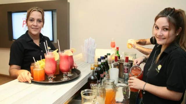 Mariani Cattering alarga la noche con tragos y la simpatía de su equipo. ¡Gracias!