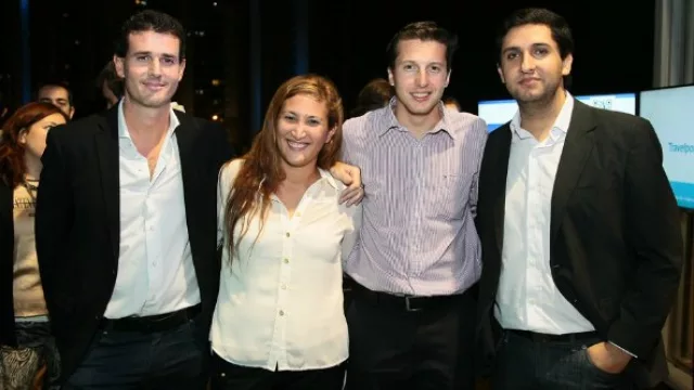 Los chicos de Elyon, Martín Teicher, Fabián Itquin con Mechi Beracochea, de InfoNegocios.