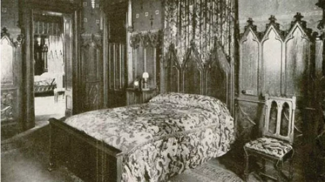 Las líneas responden al estilo gótico.