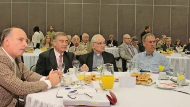 La ACDE reunió a los principales candidatos a gobernador y exigió que la pobreza esté en la agenda del próximo gobierno.