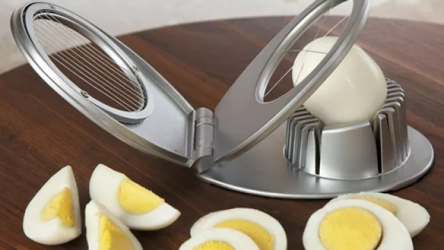 No vas a renegar más cortando huevos.