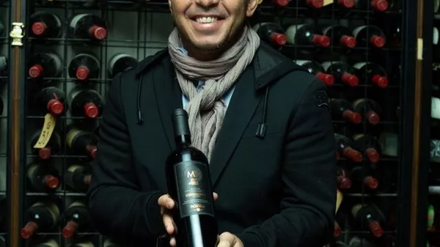 ¡Preparen el vino, que copas sobran! El “Muñeco” Gallardo lanza su vino “MG” Serie 0912 ($ 4.768 la botella y de la mano de Bodega Norton)