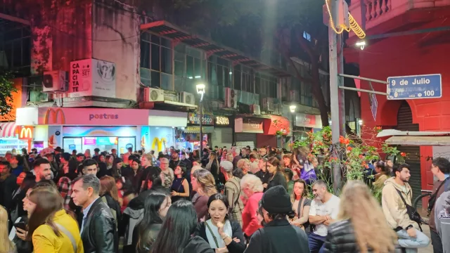 En la Noche de las Galerías y Peatonales, Córdoba fue una fiesta (99% de comercios abiertos y miles de personas)