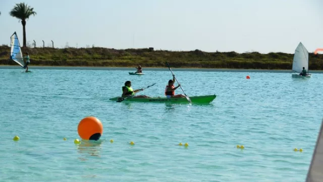 La tecnología de Crystal Lagoon garantiza aguas turquesas todo el año.