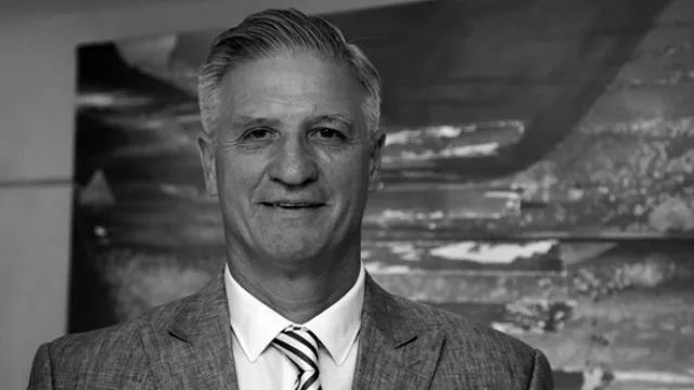 Guillermo Jauregui, socio.