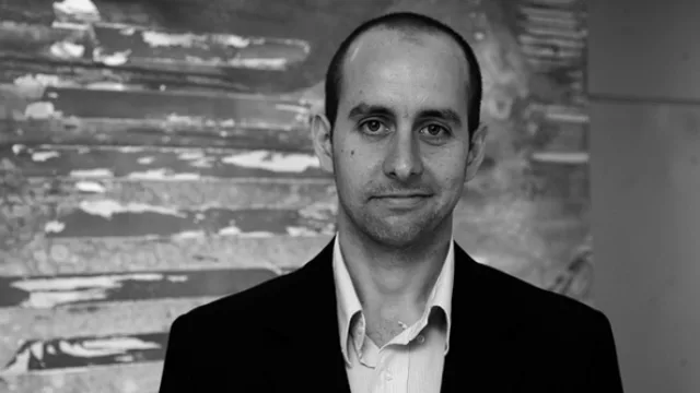 Rolando Garzón, socio.