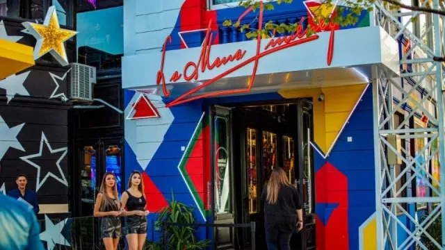 Universo Producciones toma la operación de La Mona Museo Bar (“vamos a hacer que brille”, dice Carli Jimenez)