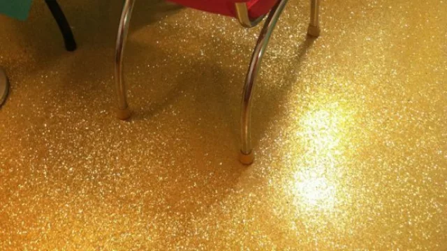 El piso puede brillar con brillantina.