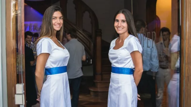 Las recepcionistas de Grupo Proaco, abriendo las puertas de Opera, el condominio que ya entregó sus dos primeras torres.