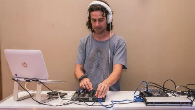 Punchis, punchis para animar el encuentro donde los más veteranos apenas rozan los 40 años.