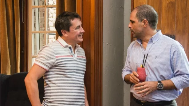 Iñigo Biain, bastante más que 40, con Ezequiel Attina, quien fuera LQV con Avila Nores y ahora milita en el desarrollismo con Gama.