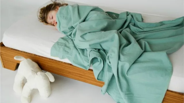 ...y cuando se sacan los barrotes se consigue una cómoda cama.